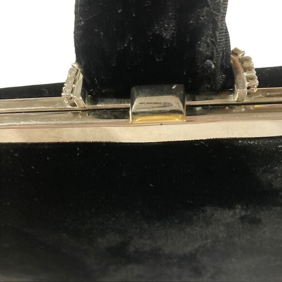 L&M VTG. Black Velvet Evening Clutch With Clasp Closure - Picture 3 of 7